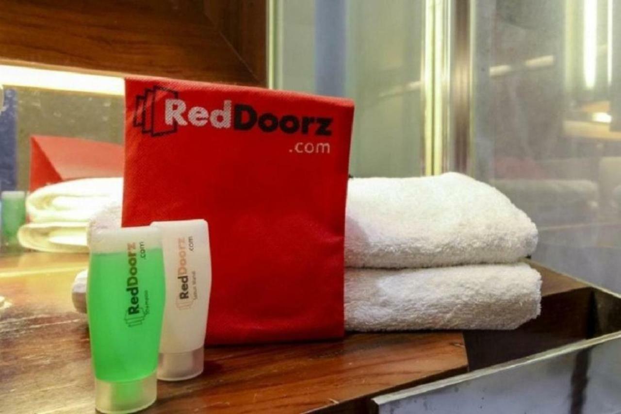 Reddoorz @ Jalan Pemuda Medan Otel Dış mekan fotoğraf